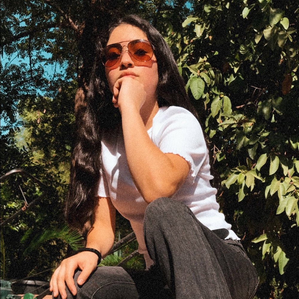 Meet your Posher, Yesenia